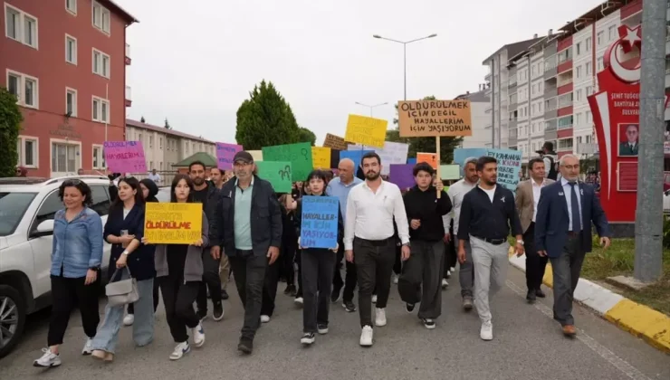 Piraziz’de kadına şiddete tepki için yürüyüş düzenlendi