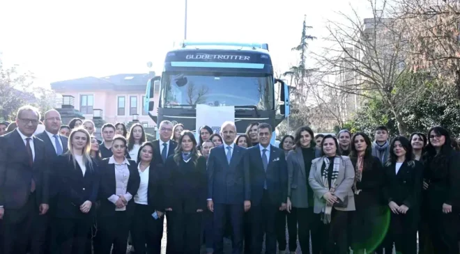 Bakan Uraloğlu’ndan Kadın Tır Şoförlerine Destek Projesi